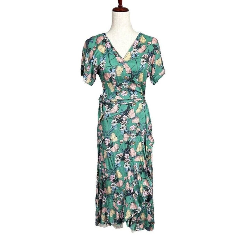 C+D+M NWT Green Floral Wrap Dress Short Sleeve Knee Length Size M